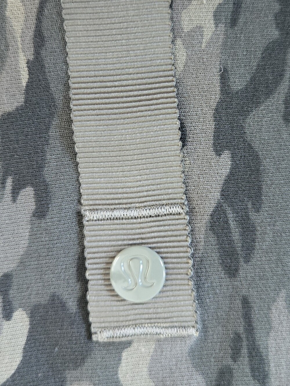 Lululemon Vinyasa Scarf Evergreen Camo Green Multi Print Wrap Shawl 58"×27" - Picture 8 of 11